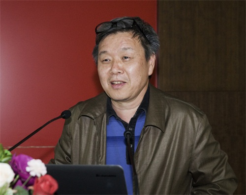 全国人大教科文卫委员会教育室主任叶齐炼博士作报告