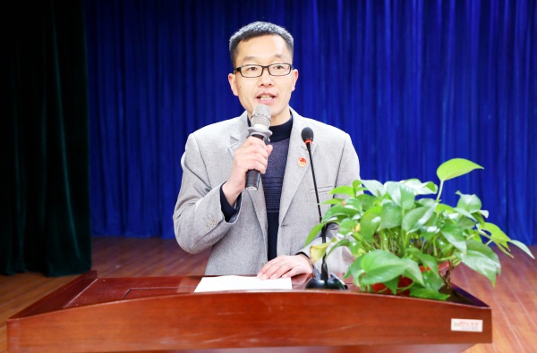 西安思源学院党委副书记管忠民为第21期大学