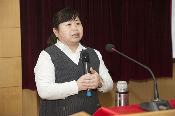 教务处赵玉秀处长主持报告会